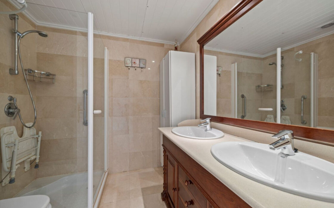 Таунхаус с террасой в Los Arqueros, 264 кв.м, 4 комнаты