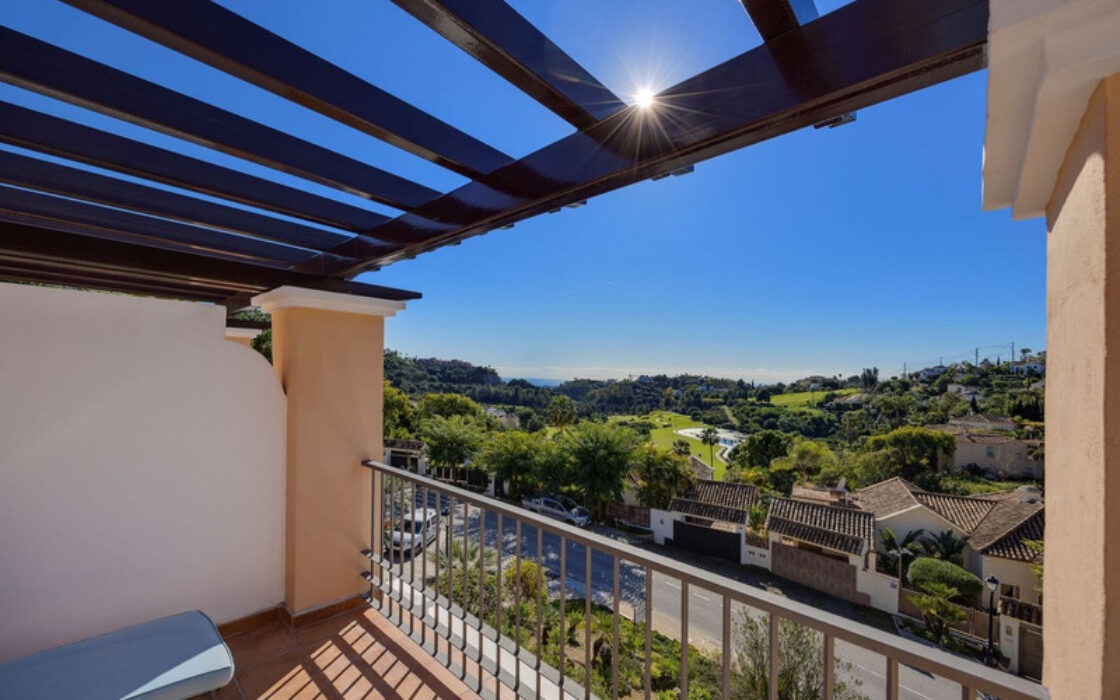 Таунхаус с террасой в Los Arqueros, 264 кв.м, 4 комнаты