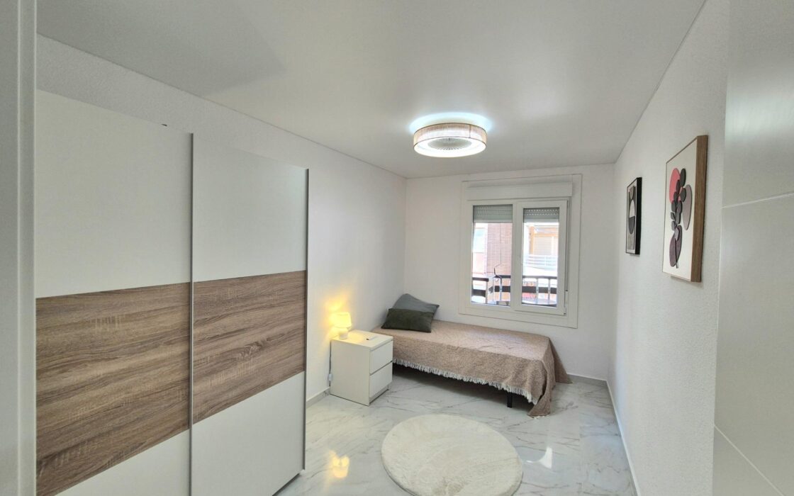 Отремонтированная квартира 90 кв.м у пляжа на Коста Бланке