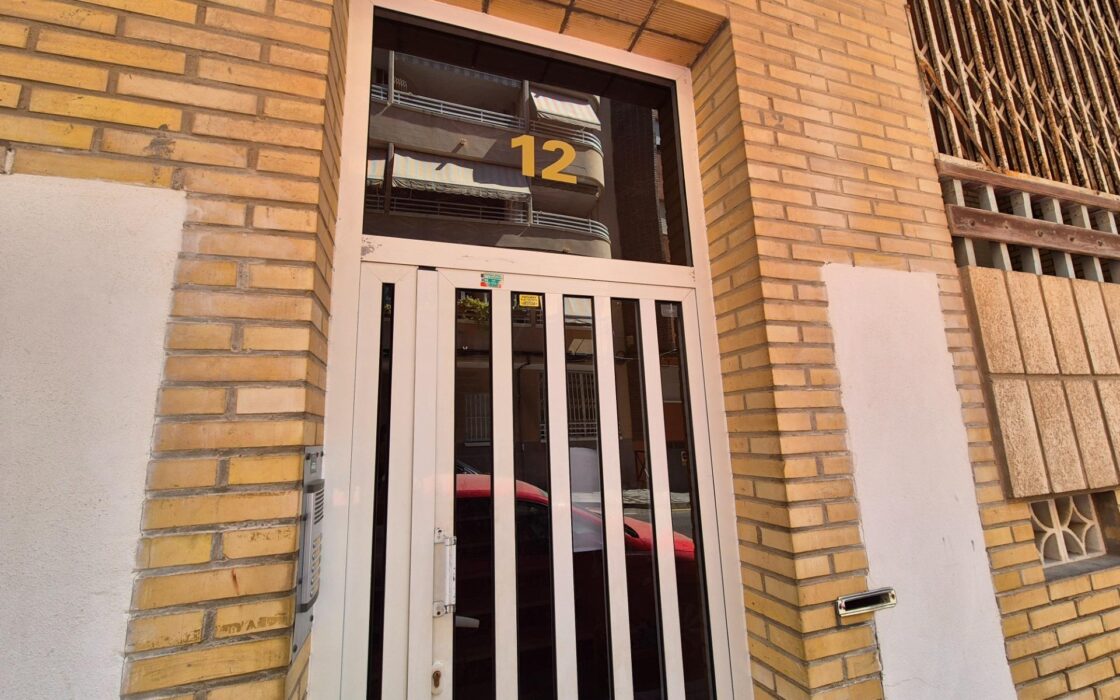 Отремонтированная квартира 90 кв.м у пляжа на Коста Бланке