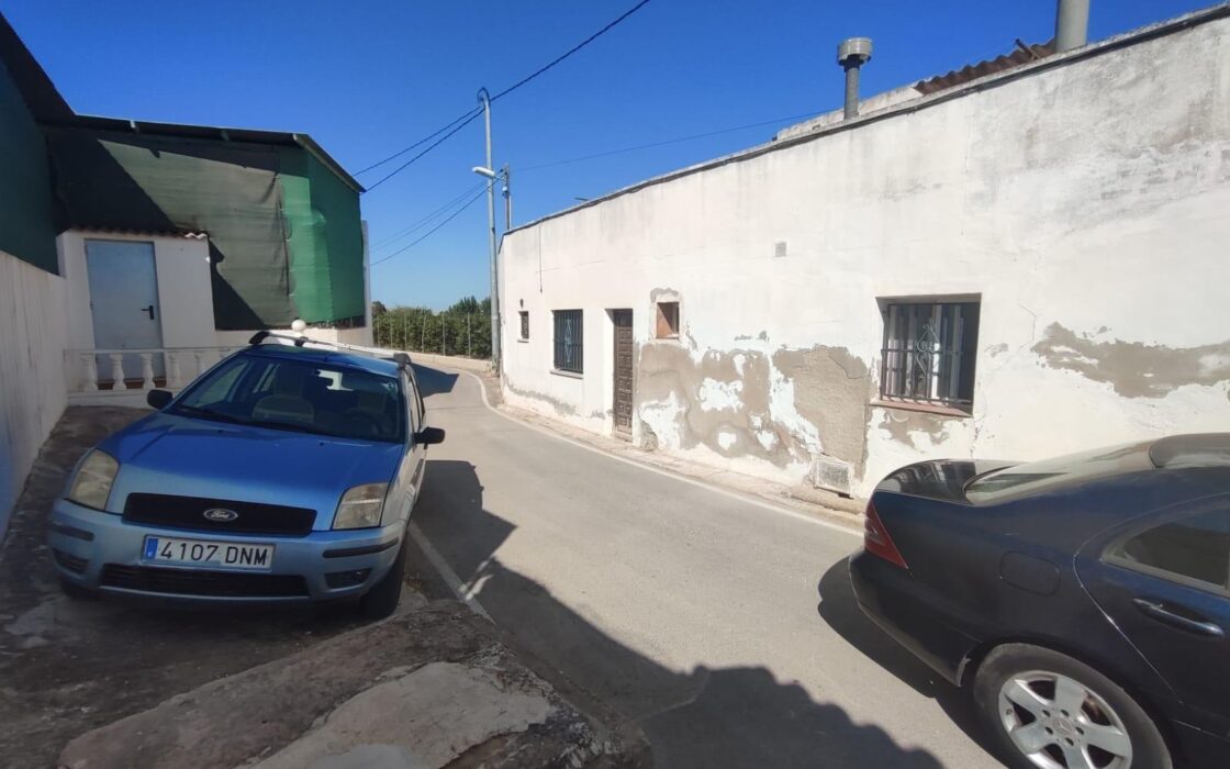 Будинок в Бенехусаре, 150 кв.м, для ремонту, хороше місцезнаходження