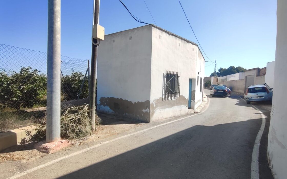 Будинок в Бенехусаре, 150 кв.м, для ремонту, хороше місцезнаходження