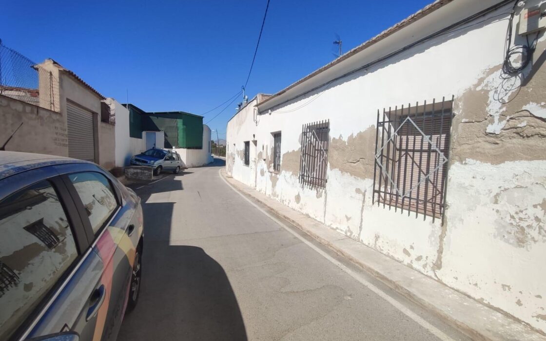 Будинок в Бенехусаре, 150 кв.м, для ремонту, хороше місцезнаходження