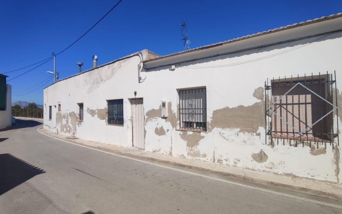 Будинок в Бенехусаре, 150 кв.м, для ремонту, хороше місцезнаходження