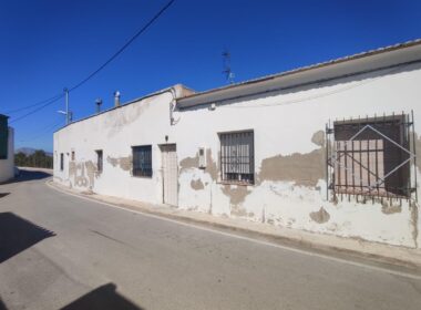 Будинок в Бенехусаре, 150 кв.м, для ремонту, хороше місцезнаходження