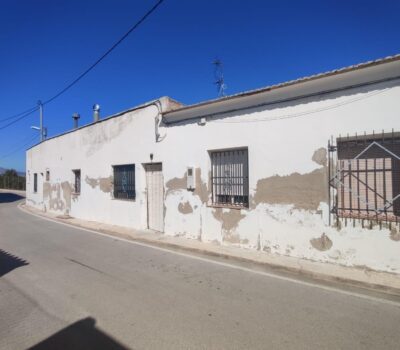 Будинок в Бенехусаре, 150 кв.м, для ремонту, хороше місцезнаходження