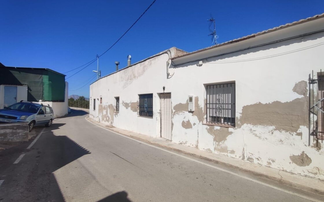 Будинок в Бенехусаре, 150 кв.м, для ремонту, хороше місцезнаходження