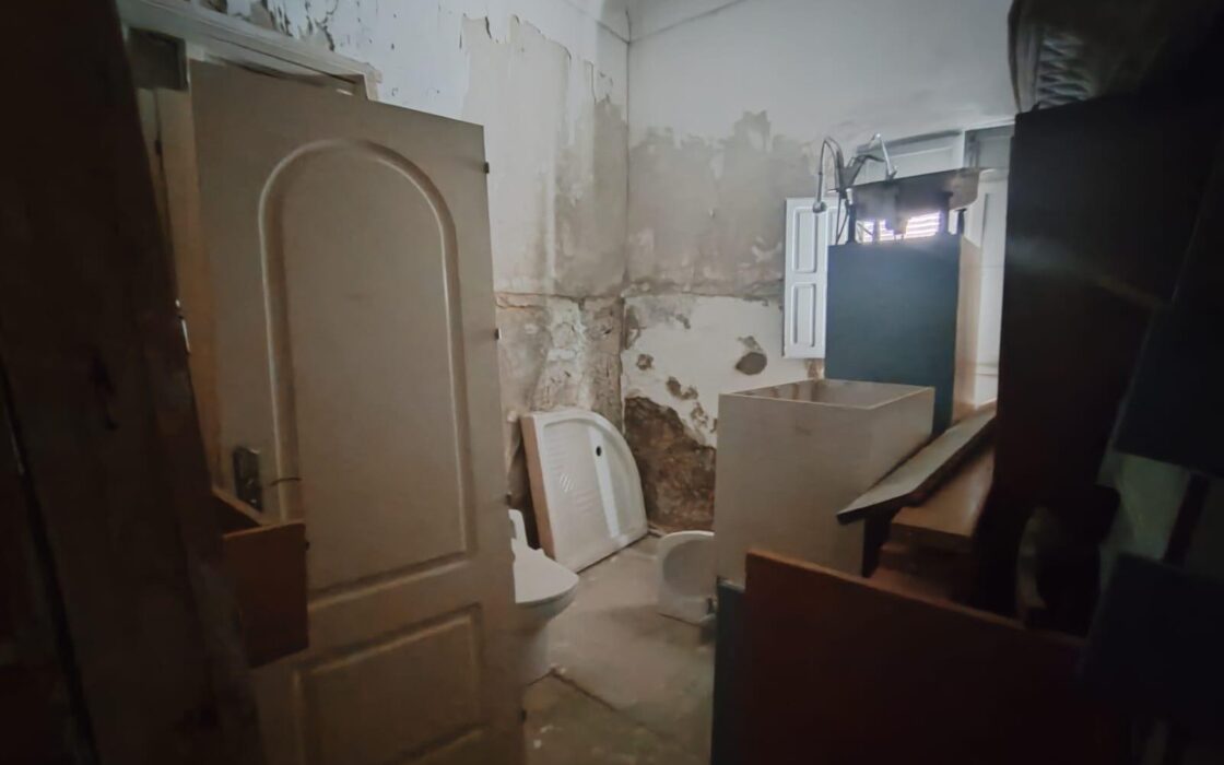 Будинок в Бенехусаре, 150 кв.м, для ремонту, хороше місцезнаходження