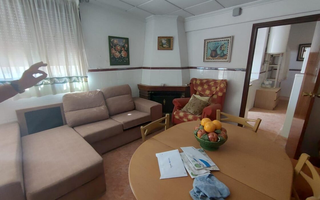 Будинок в Бенехусаре, 150 кв.м, для ремонту, хороше місцезнаходження