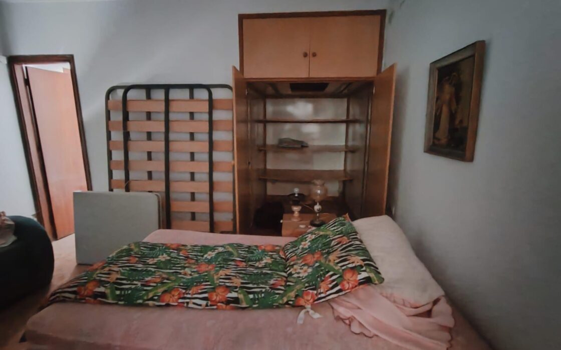 Будинок в Бенехусаре, 150 кв.м, для ремонту, хороше місцезнаходження