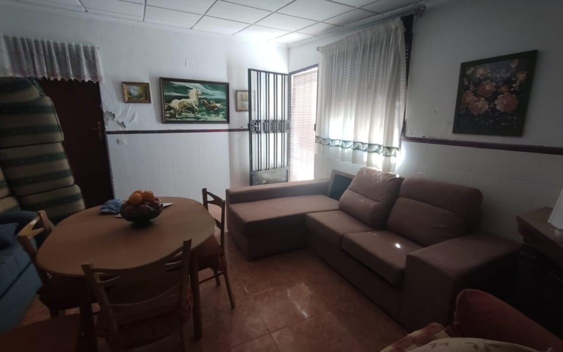 Будинок в Бенехусаре, 150 кв.м, для ремонту, хороше місцезнаходження