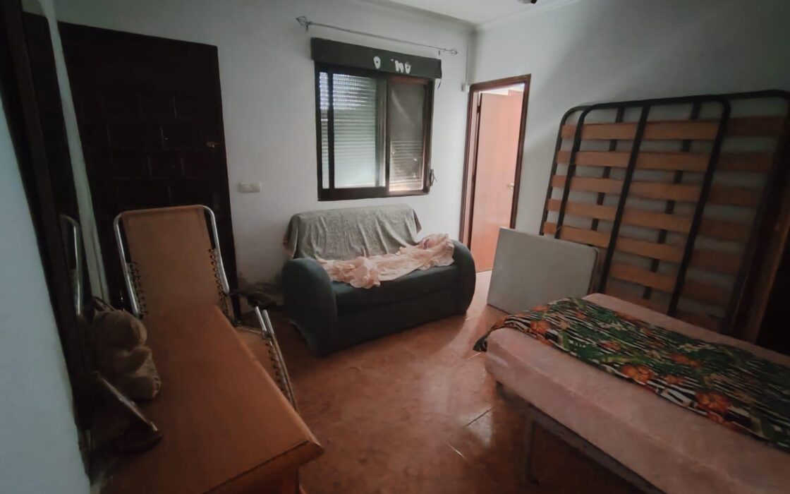 Будинок в Бенехусаре, 150 кв.м, для ремонту, хороше місцезнаходження