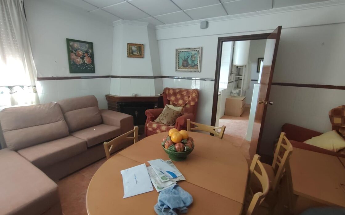 Будинок в Бенехусаре, 150 кв.м, для ремонту, хороше місцезнаходження