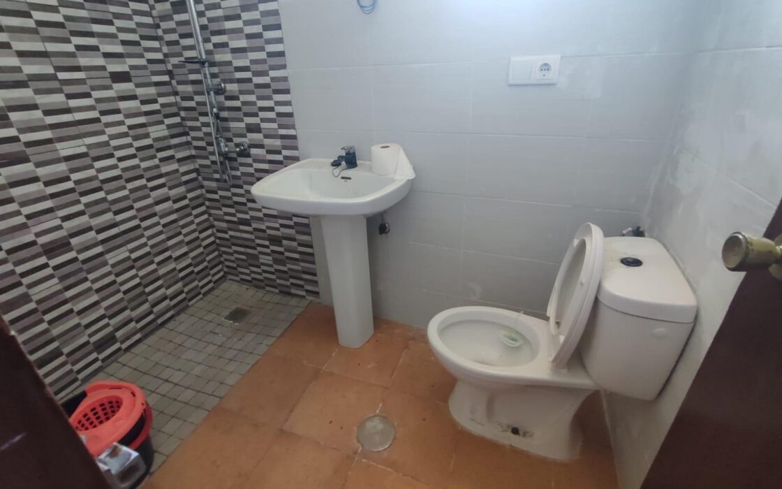 Будинок в Бенехусаре, 150 кв.м, для ремонту, хороше місцезнаходження