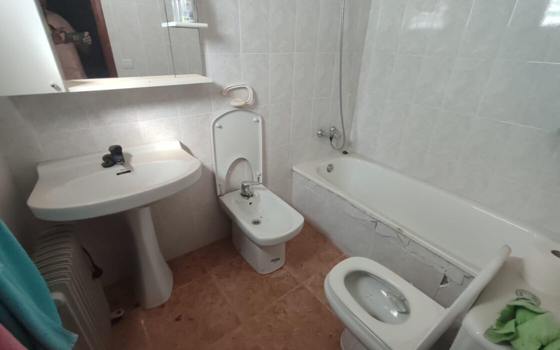 Будинок в Бенехусаре, 150 кв.м, для ремонту, хороше місцезнаходження