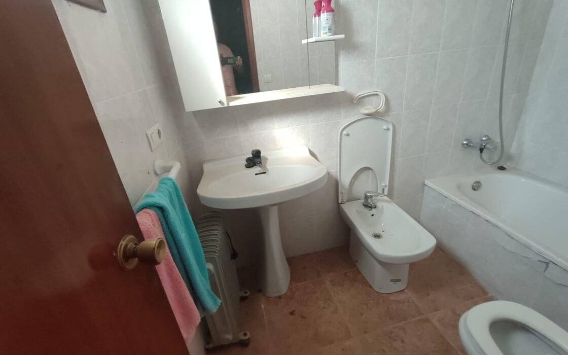 Будинок в Бенехусаре, 150 кв.м, для ремонту, хороше місцезнаходження