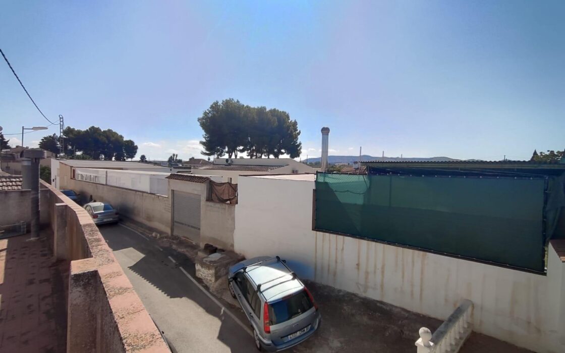 Будинок в Бенехусаре, 150 кв.м, для ремонту, хороше місцезнаходження