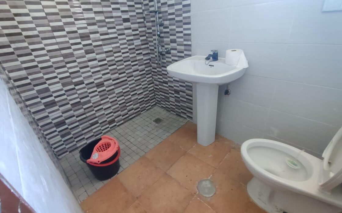 Будинок в Бенехусаре, 150 кв.м, для ремонту, хороше місцезнаходження