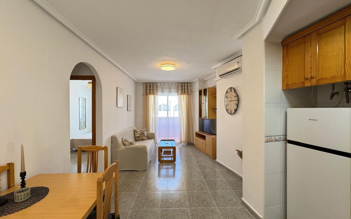 Квартира у моря в Торревьехе 57 кв.м с террасой и бассейном