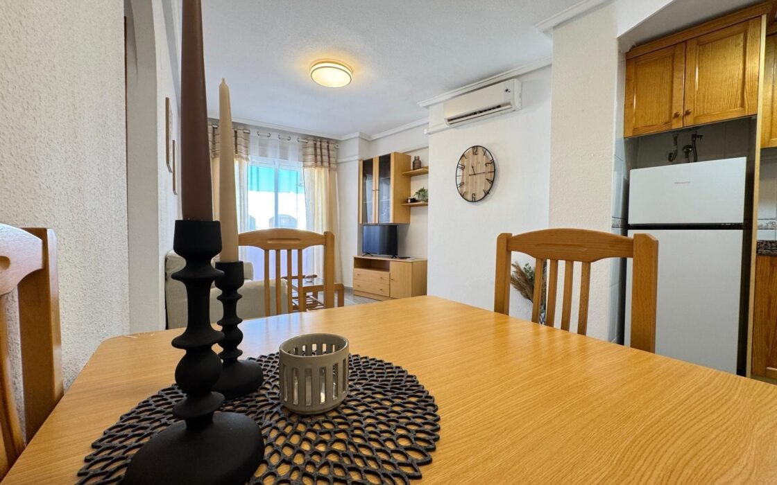 Квартира у моря в Торревьехе 57 кв.м с террасой и бассейном