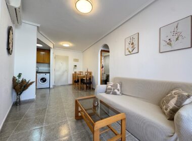 Квартира у моря в Торревьехе 57 кв.м с террасой и бассейном