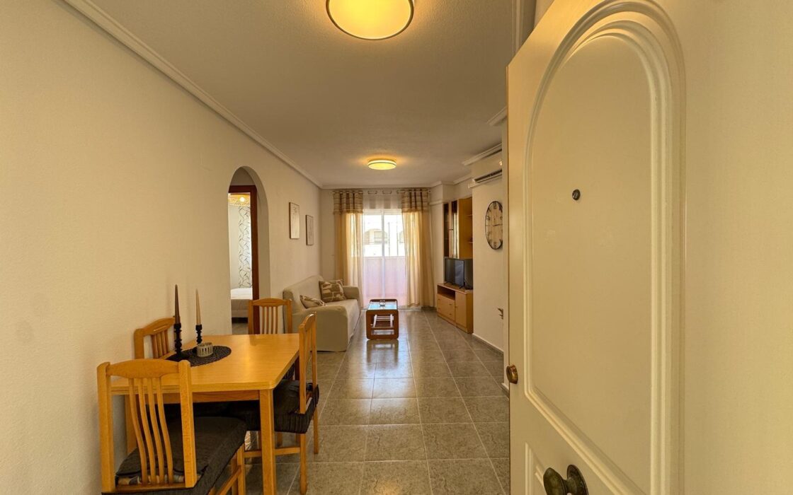 Квартира у моря в Торревьехе 57 кв.м с террасой и бассейном