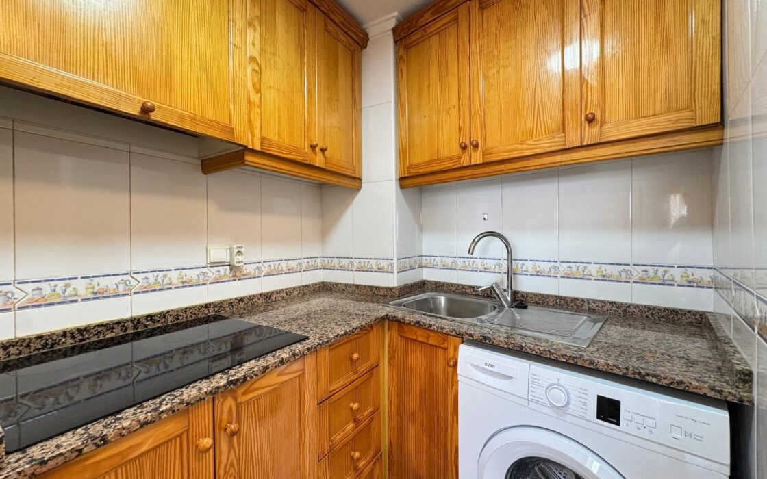 Квартира у моря в Торревьехе 57 кв.м с террасой и бассейном