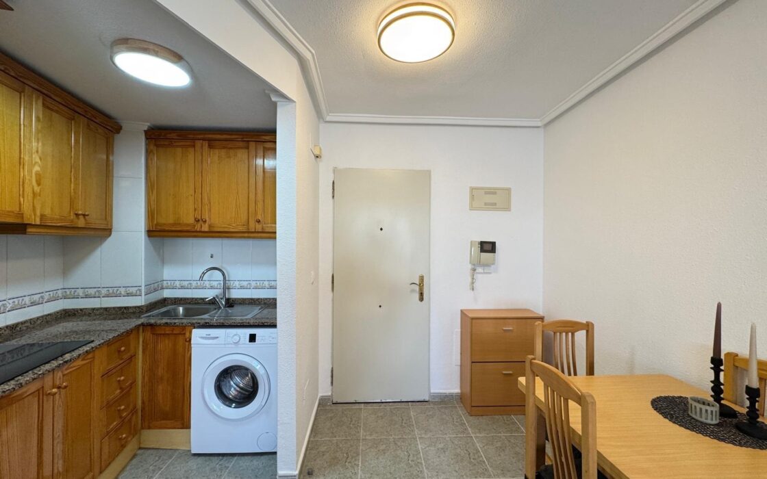 Квартира у моря в Торревьехе 57 кв.м с террасой и бассейном