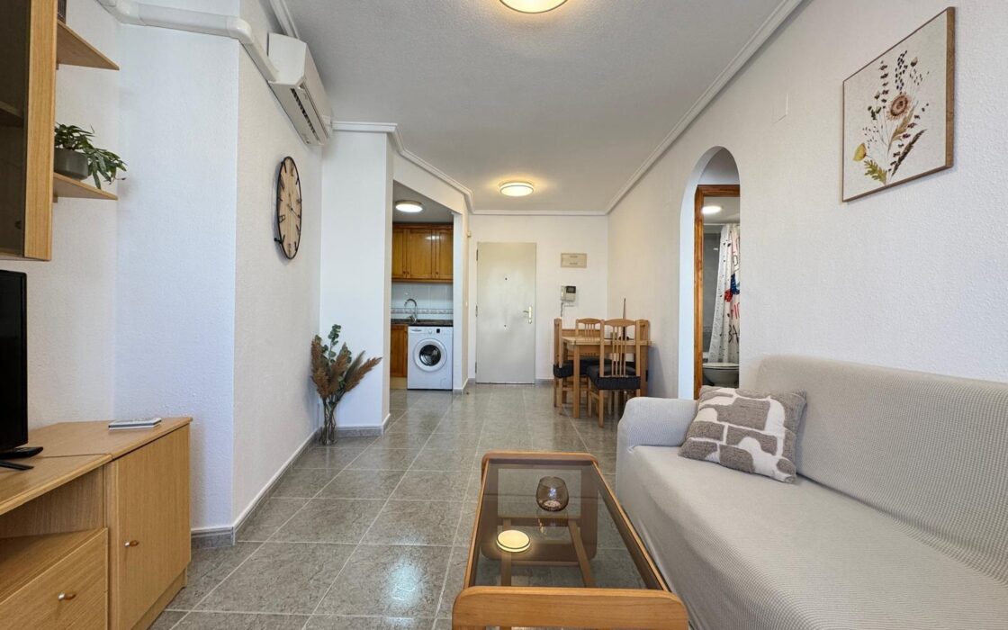 Квартира у моря в Торревьехе 57 кв.м с террасой и бассейном