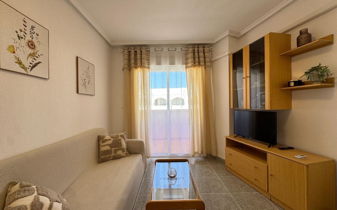 Квартира у моря в Торревьехе 57 кв.м с террасой и бассейном