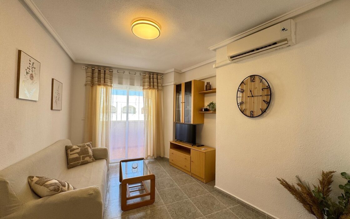 Квартира у моря в Торревьехе 57 кв.м с террасой и бассейном