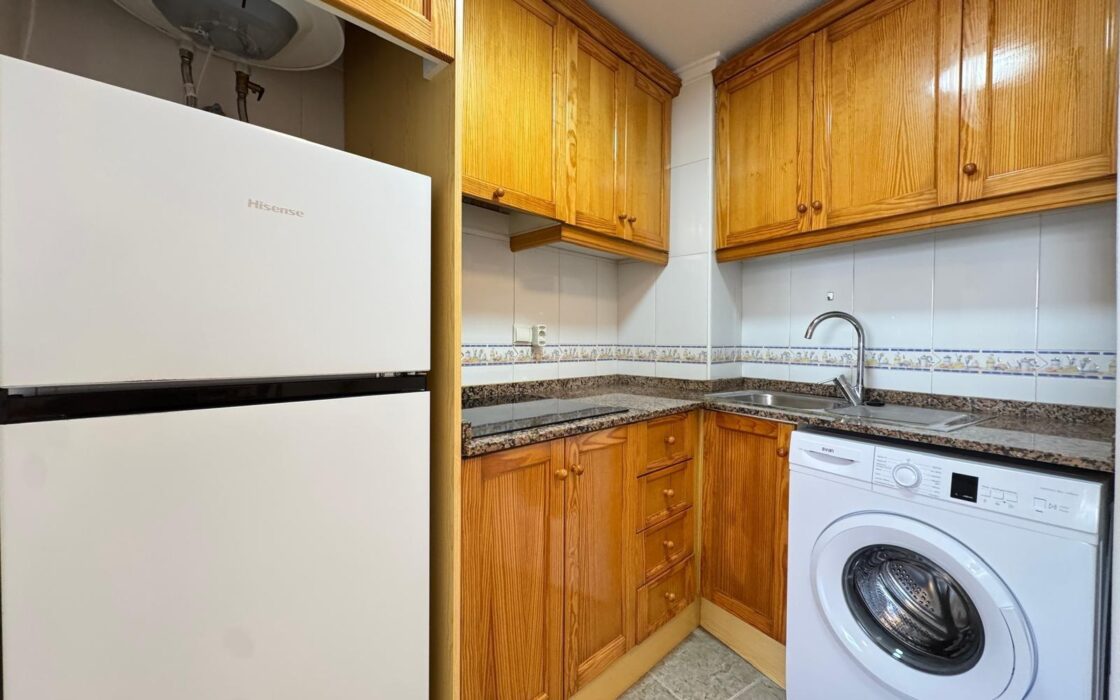 Квартира у моря в Торревьехе 57 кв.м с террасой и бассейном