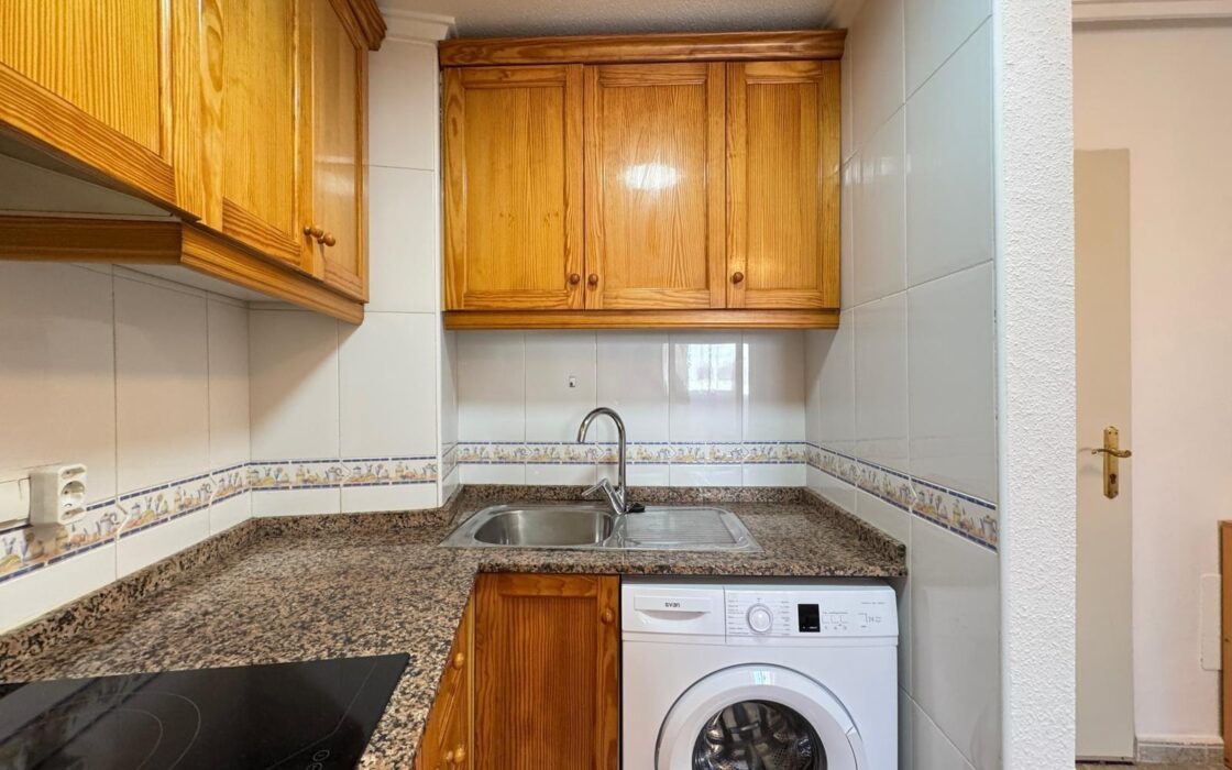 Квартира у моря в Торревьехе 57 кв.м с террасой и бассейном