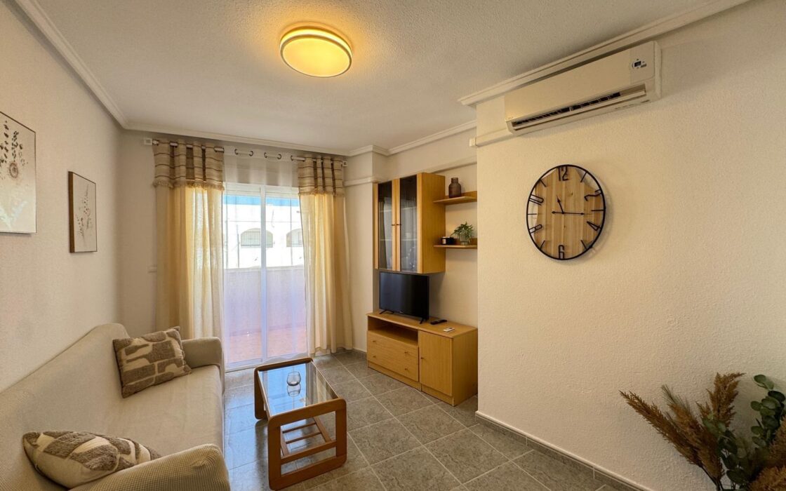 Квартира у моря в Торревьехе 57 кв.м с террасой и бассейном