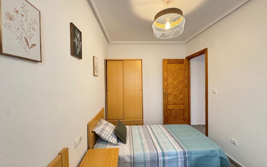 Квартира у моря в Торревьехе 57 кв.м с террасой и бассейном