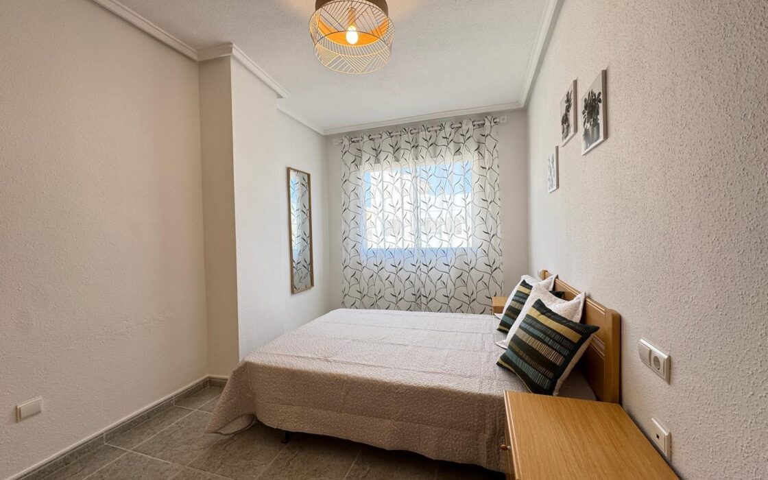 Квартира у моря в Торревьехе 57 кв.м с террасой и бассейном