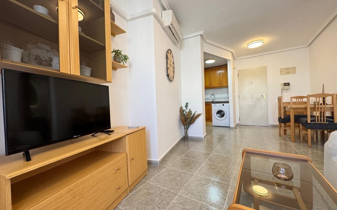 Квартира у моря в Торревьехе 57 кв.м с террасой и бассейном