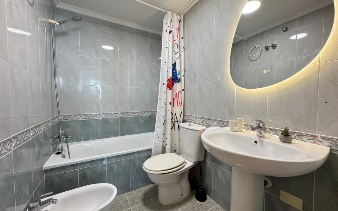 Квартира у моря в Торревьехе 57 кв.м с террасой и бассейном