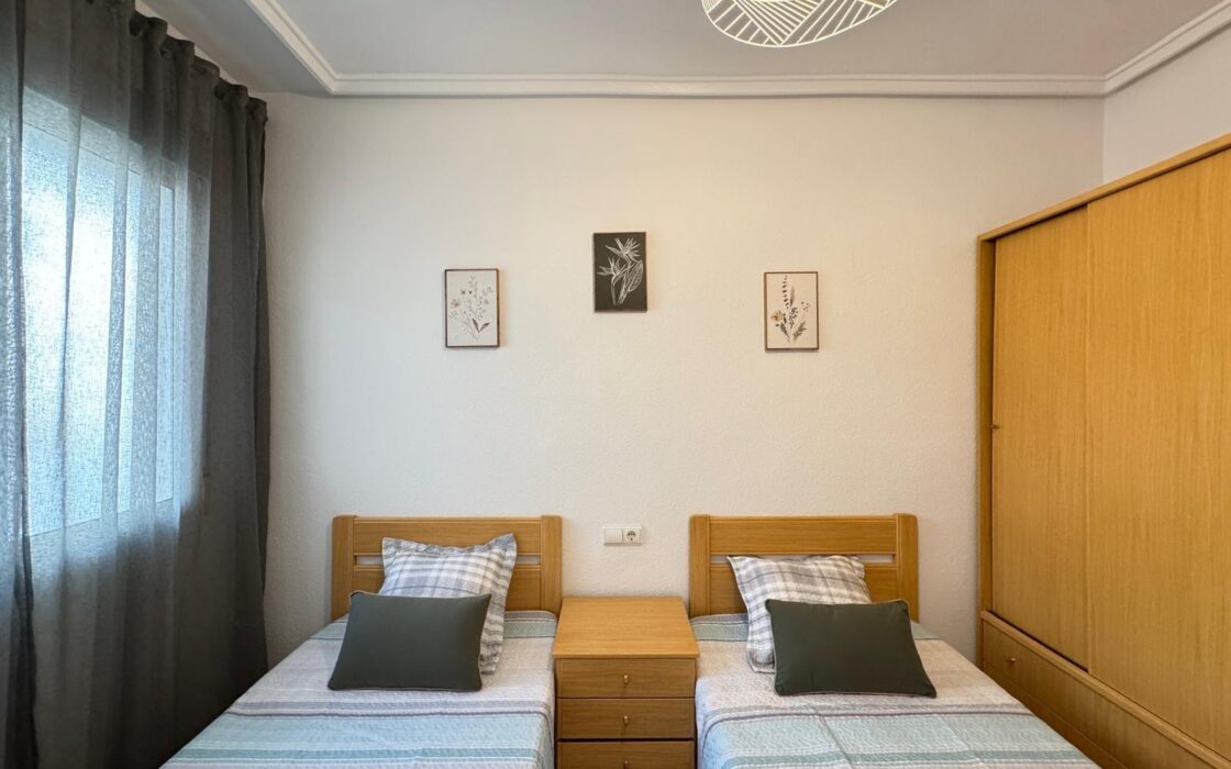 Квартира у моря в Торревьехе 57 кв.м с террасой и бассейном