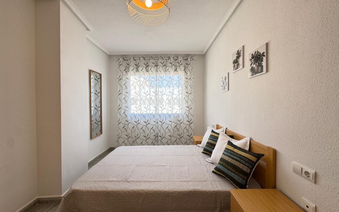 Квартира у моря в Торревьехе 57 кв.м с террасой и бассейном