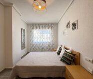 Квартира у моря в Торревьехе 57 кв.м с террасой и бассейном