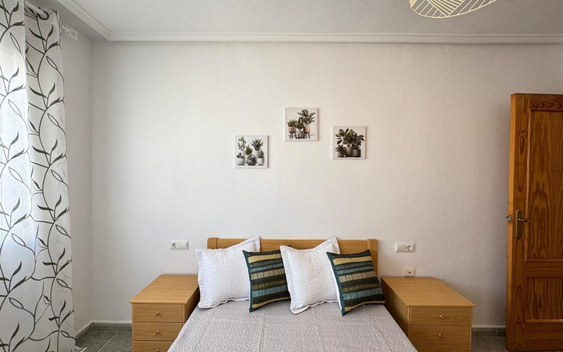 Квартира у моря в Торревьехе 57 кв.м с террасой и бассейном