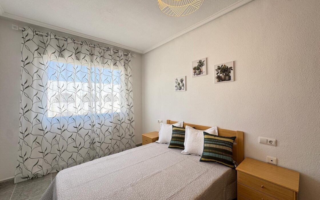 Квартира у моря в Торревьехе 57 кв.м с террасой и бассейном