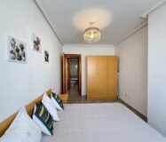 Квартира у моря в Торревьехе 57 кв.м с террасой и бассейном