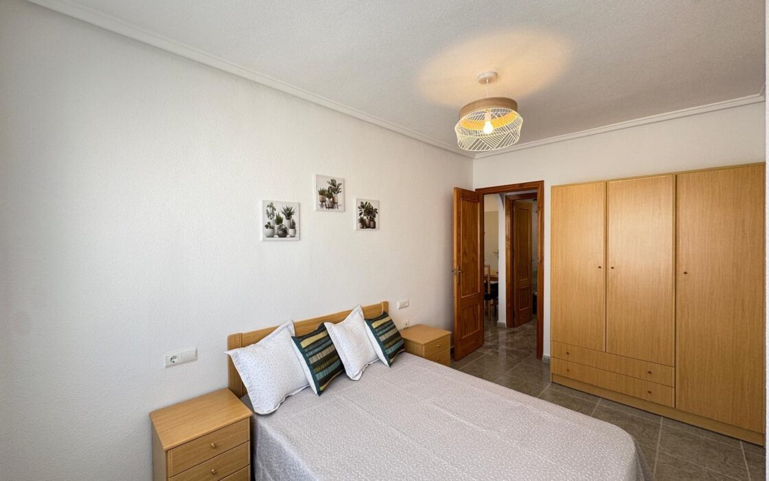 Квартира у моря в Торревьехе 57 кв.м с террасой и бассейном