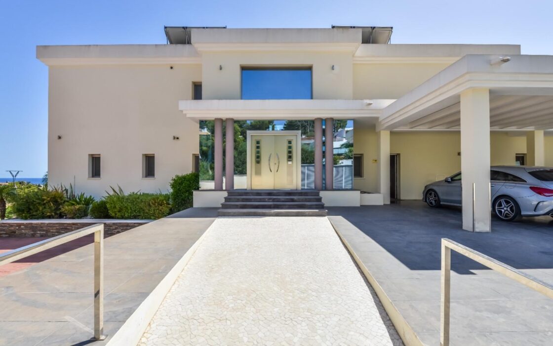 Вилла с видом на море в Бениссе 585 кв.м 5 спален