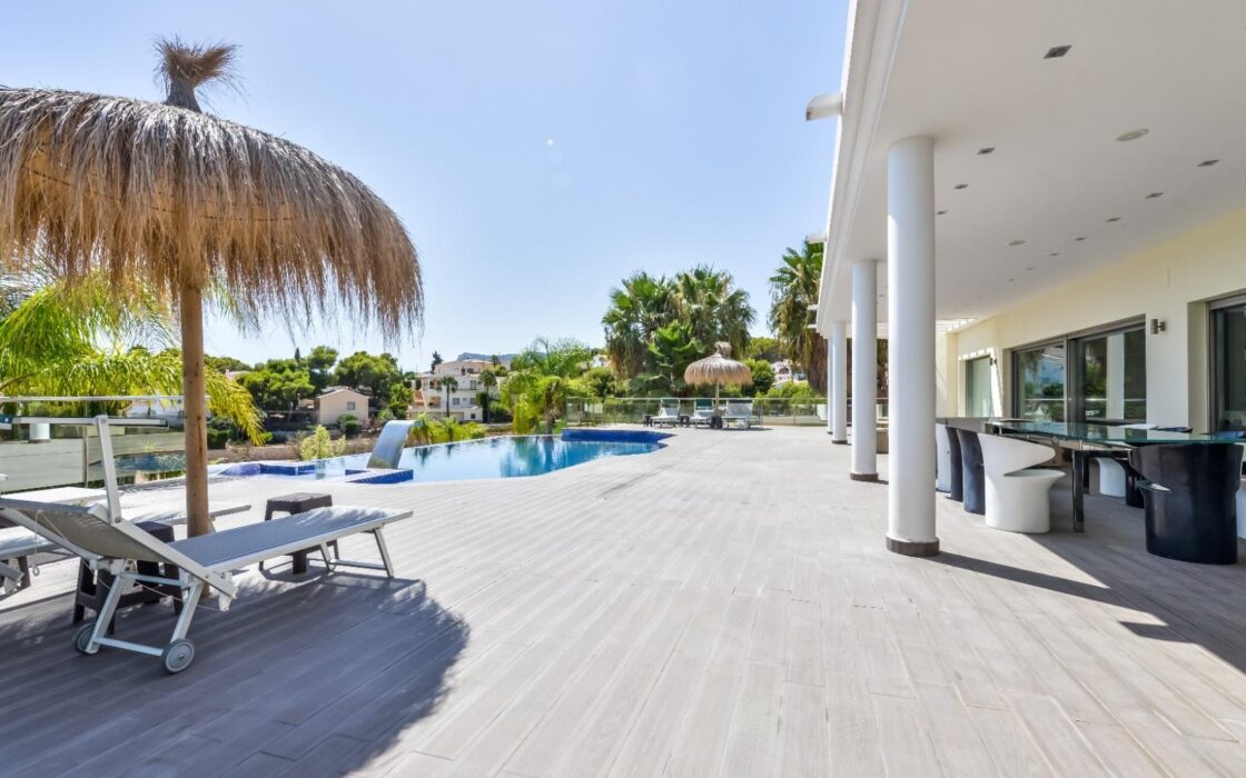 Вилла с видом на море в Бениссе 585 кв.м 5 спален