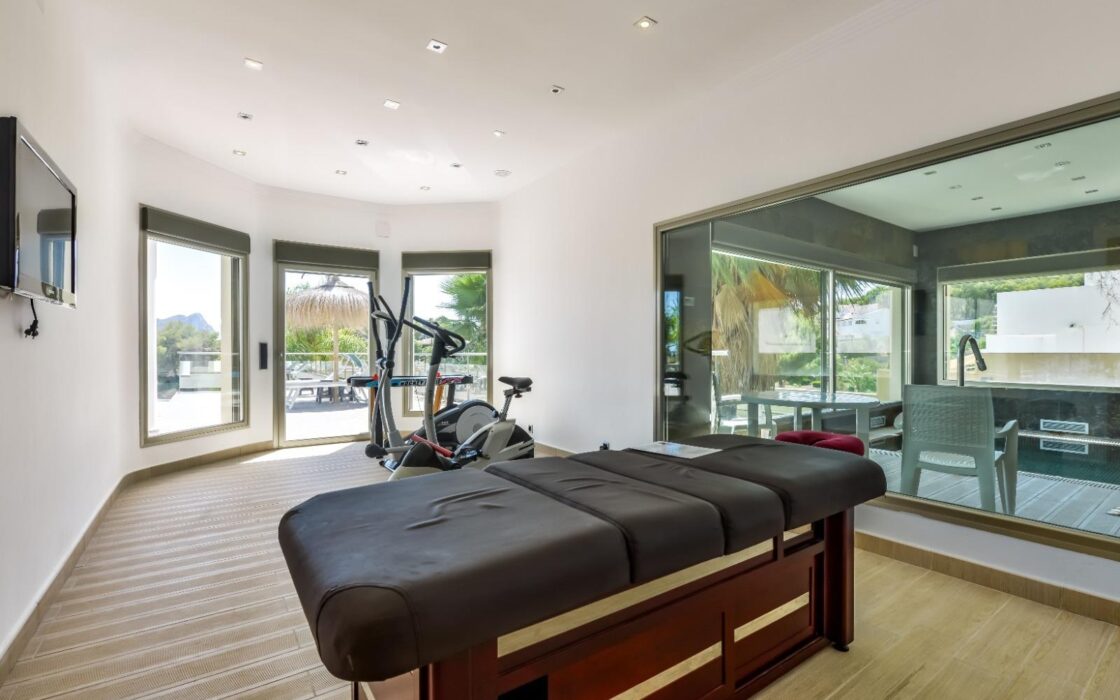 Вилла с видом на море в Бениссе 585 кв.м 5 спален