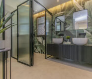 Роскошный дом у моря в Marbella с террасой и великолепным видом