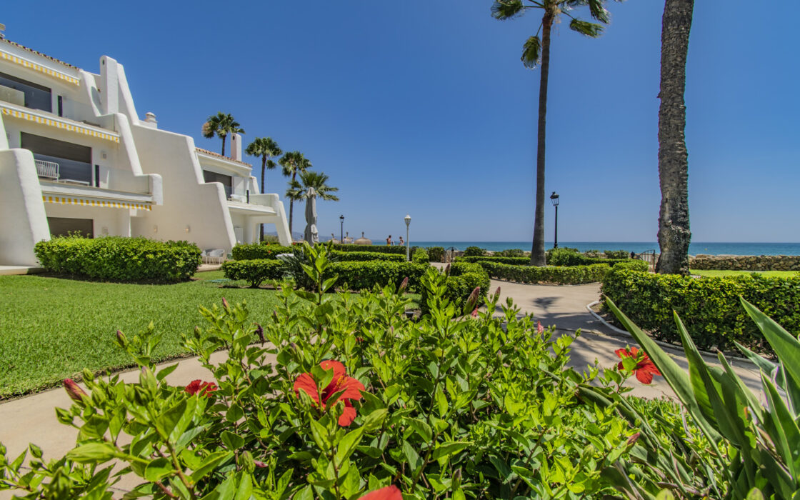 Роскошный дом у моря в Marbella с террасой и великолепным видом